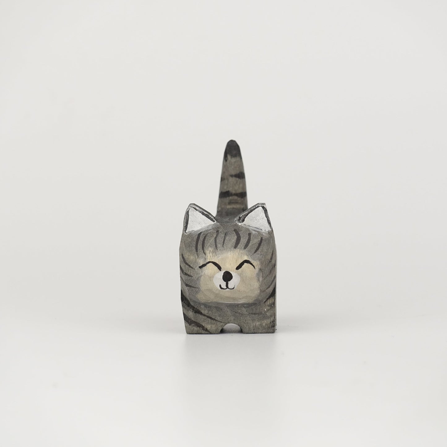 木雕灰色虎紋貓