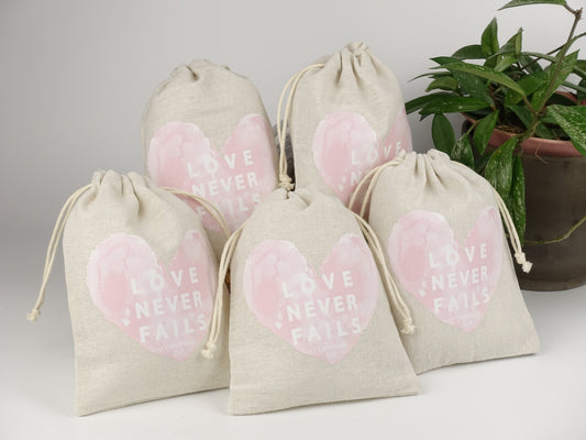 天然手工棉麻抽繩袋 送禮系列 - Love Never Fails(中號)